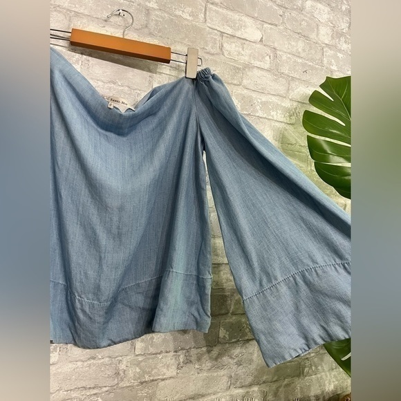 3/$30 _ RACHEL ROY | Blue Bell Sleeve Off the Shoulder Top - chambray -Large - Picture 2 of 7